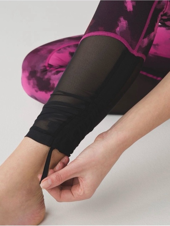 lululemon athletica Pants - Lululemon Sweaty Endeavor✨Blooming Pixie✨Raspberry/Black Leggings Sz 4 MSRP $128
